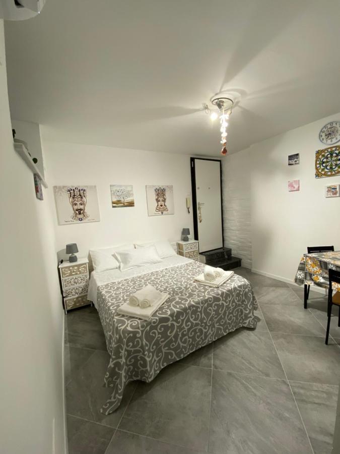 Al Centro Di Tutto Apartment Palermo Luaran gambar